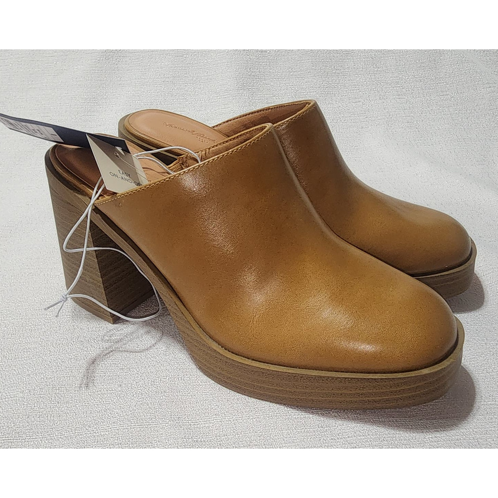 universal thread Women's clogs-size 8